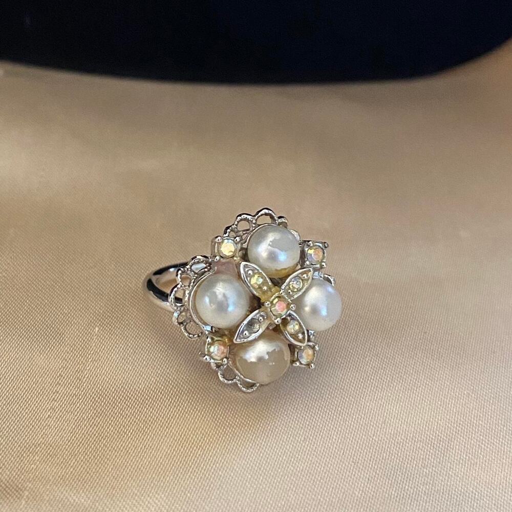 Vintage Sarah Coventry Camelot Pearls and AB Crystals Ring Silver Tone Sz 6
